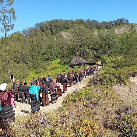 Hidayah Homestay Kelimutu Exterior foto