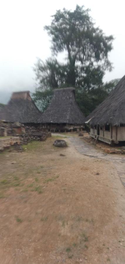 Hidayah Homestay Kelimutu Exterior foto