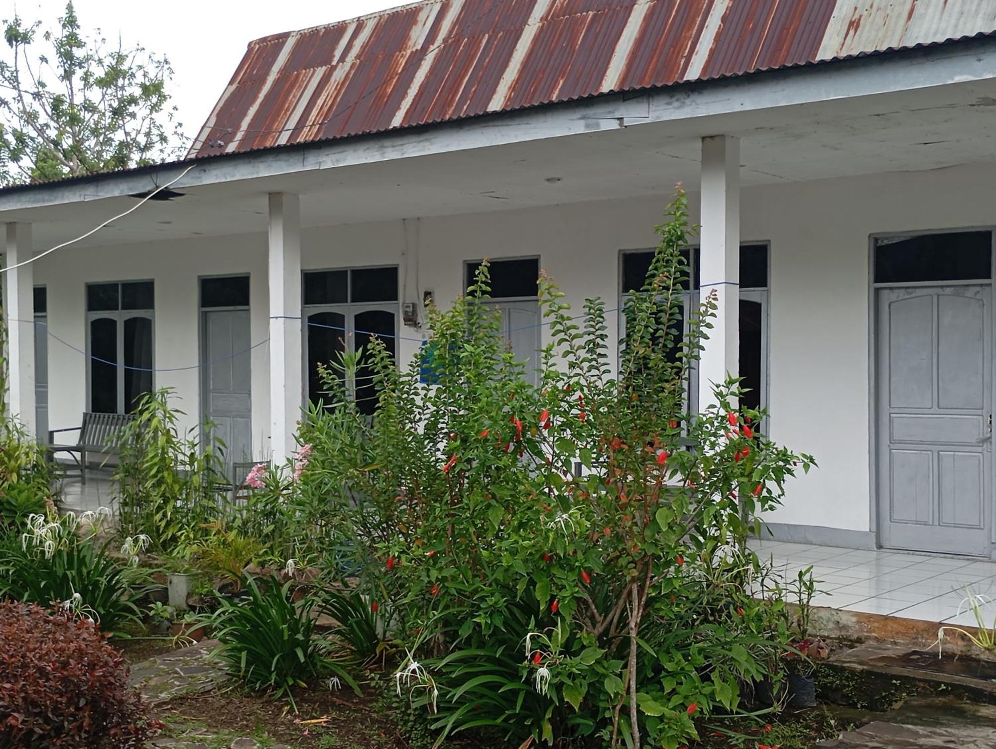 Hidayah Homestay Kelimutu Exterior foto