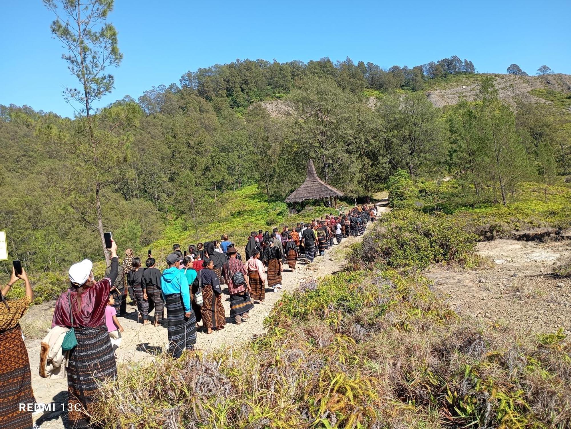 Hidayah Homestay Kelimutu Exterior foto